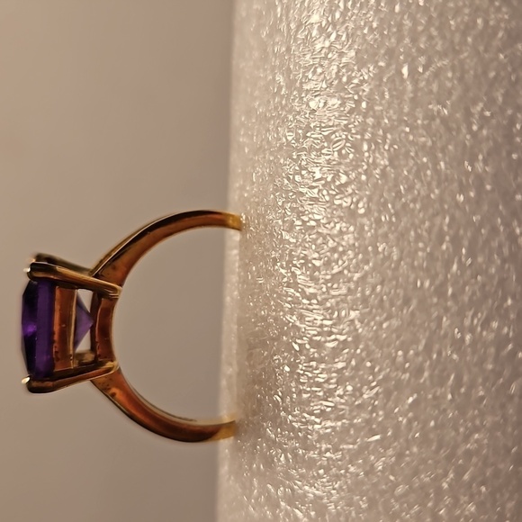 Purple Large Square Rhinestone Size 7 Goldtone Ring - Picture 4 of 6